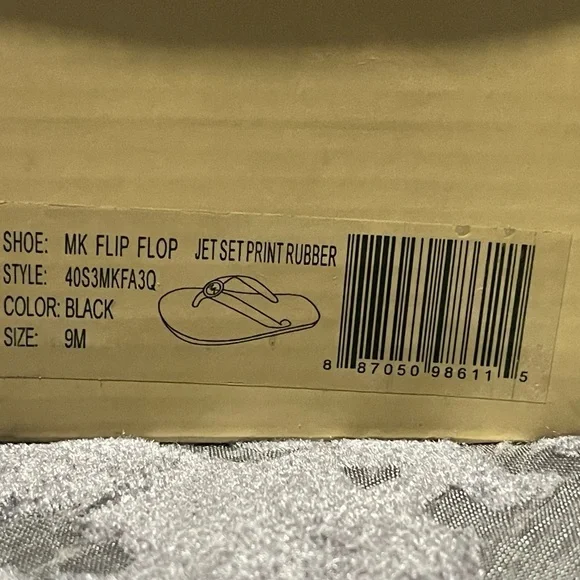 Michael Kors Jet Set Print Flip Flops Black MK Logo Sandals Size 9M - Picture 8 of 9